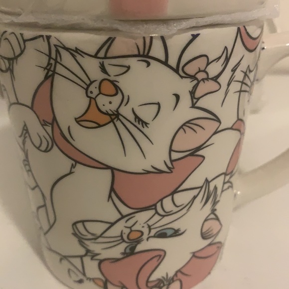 Aristocats Disney Marie the Kitty. Brand New Mug with Lid. - Picture 2 of 7